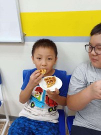 Jordan's Kids Making Waffles_201807_12