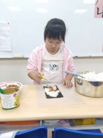 喬登美語108學年度發現夏令營-包壽司_190704_028