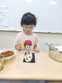 喬登美語108學年度發現夏令營-包壽司_190704_036