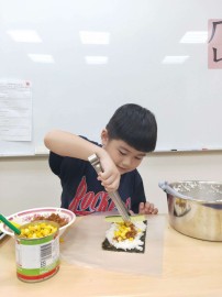 喬登美語108學年度發現夏令營-包壽司_190704_076